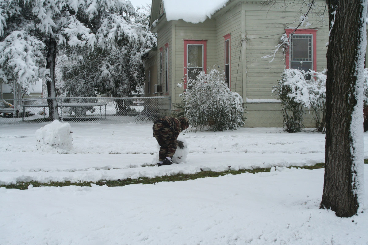 Image: He’s working on it — This young Italian is working hard at the middle part of his snowman.