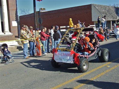 Image: The Mott Family — Now that’s a float as the Mott Family wishes everyone a Merry Christmas.