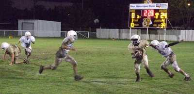 Image: Italy shrugs off a Bulldog as he tries to gain ground.