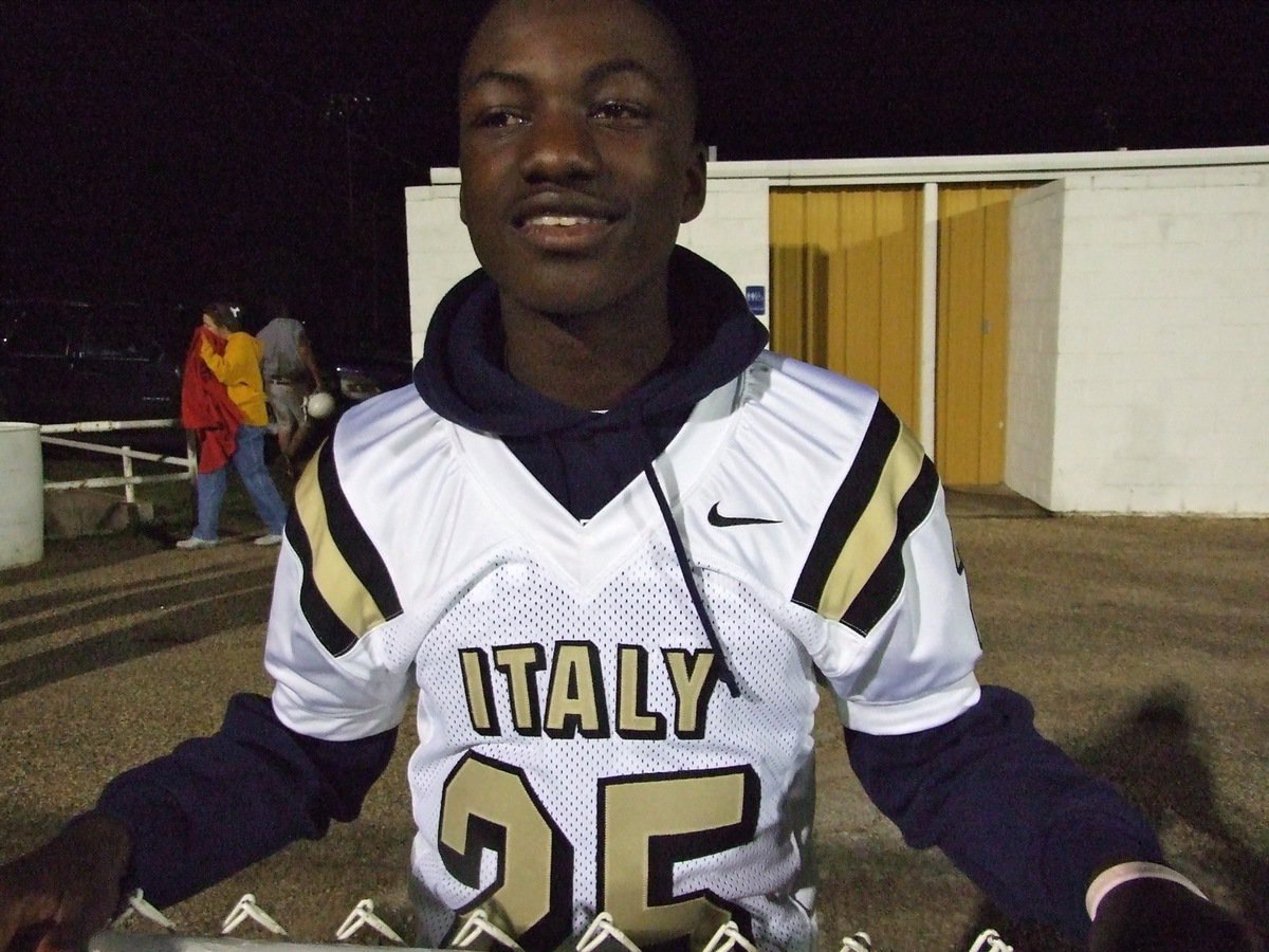 Image: Frazier plays fan — Corrin Frazier, a member of the Italy Gladiator’s JV team, was on hand to watch the Italy Junior High battle the Wortham Bulldogs.