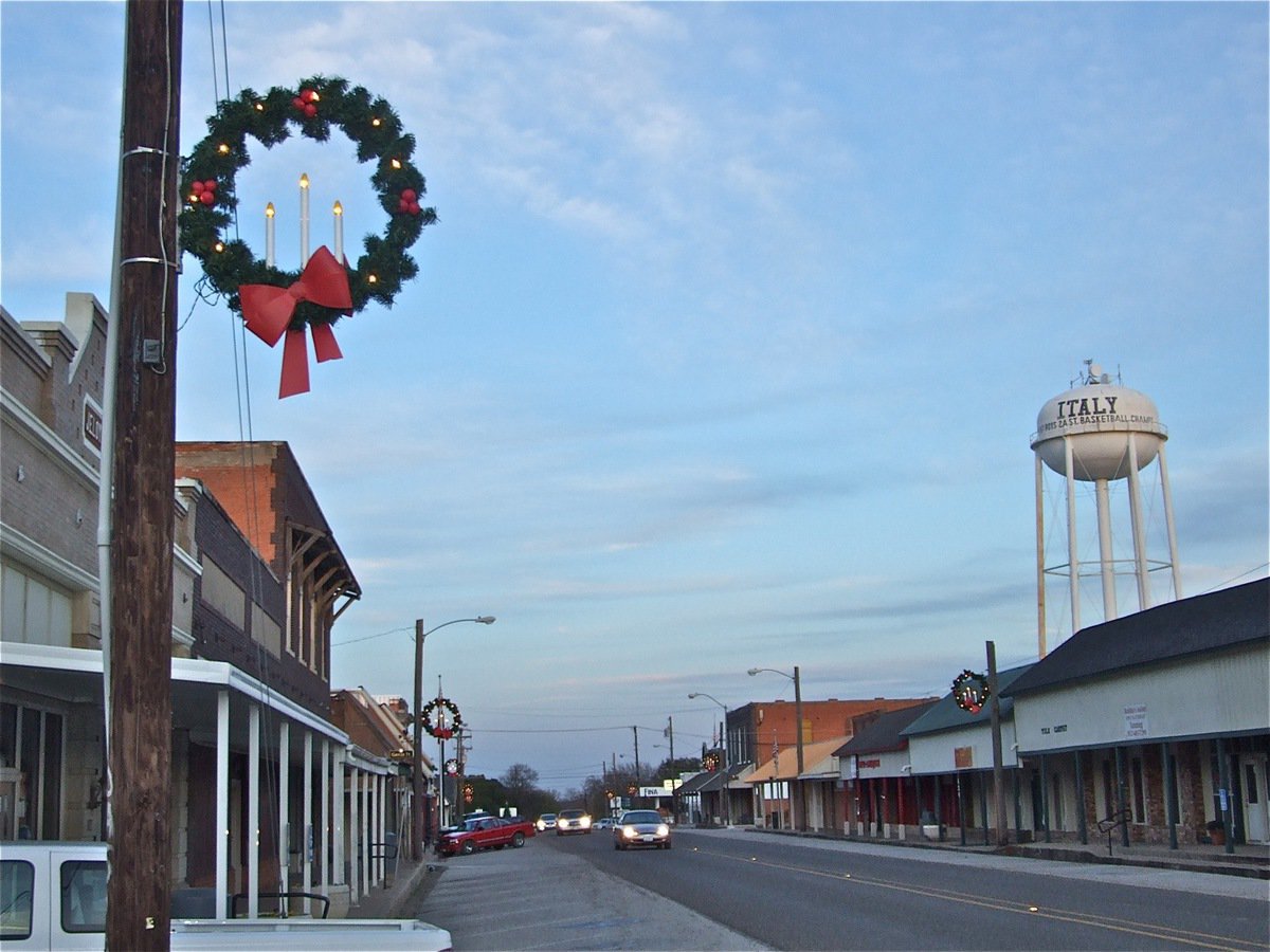 Image: Downtown Italy’s Christmas lights welcome holiday travelers — The 2nd Annual Italy Christmas Parade and Festival will be Saturday, December 5, 2009 along Main Street in downown Italy. The following day, Sunday, December 6, the Italy Ministerial Alliance will present a live nativity scene performance, services and the downtown tree lighting ceremony.
