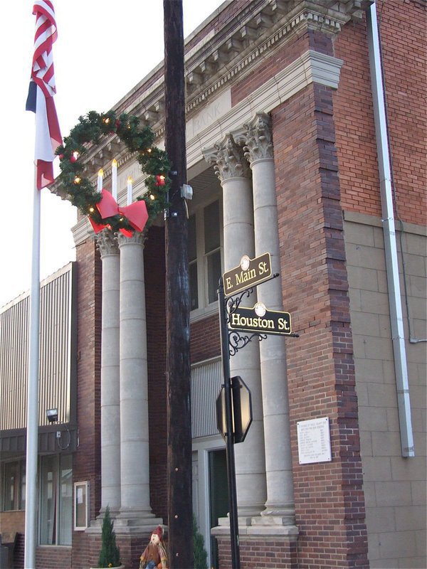 Image: Italy City Hall flickers