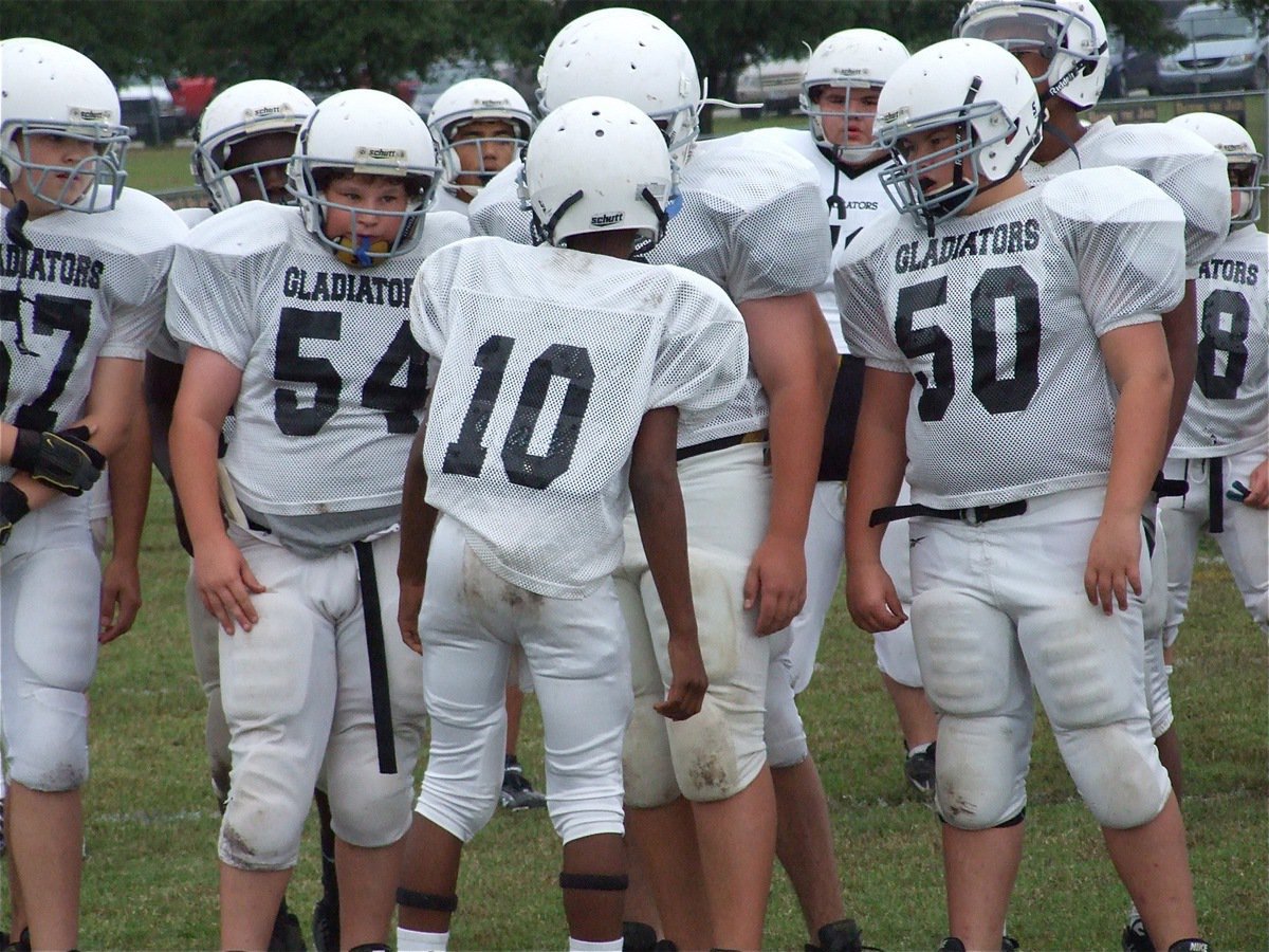 Image: Looking for a fight — The Italy offense comes out swinging and KOs the Hubbard Jaguars 26-6 in four.