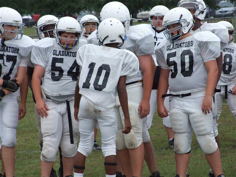 Image: Looking for a fight — The Italy offense comes out swinging and KOs the Hubbard Jaguars 26-6 in four.