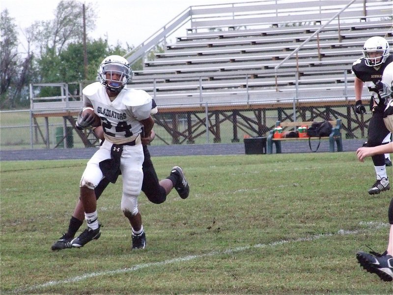 Image: Tre Dos-Quatro — Trevon Robertson tries to shake off a Jaguar.