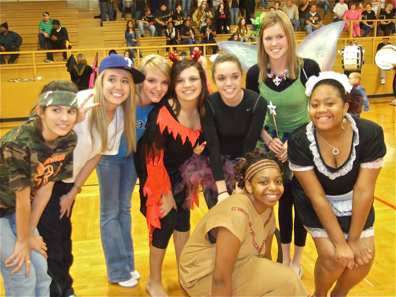 Image: Cheerleaders have fun