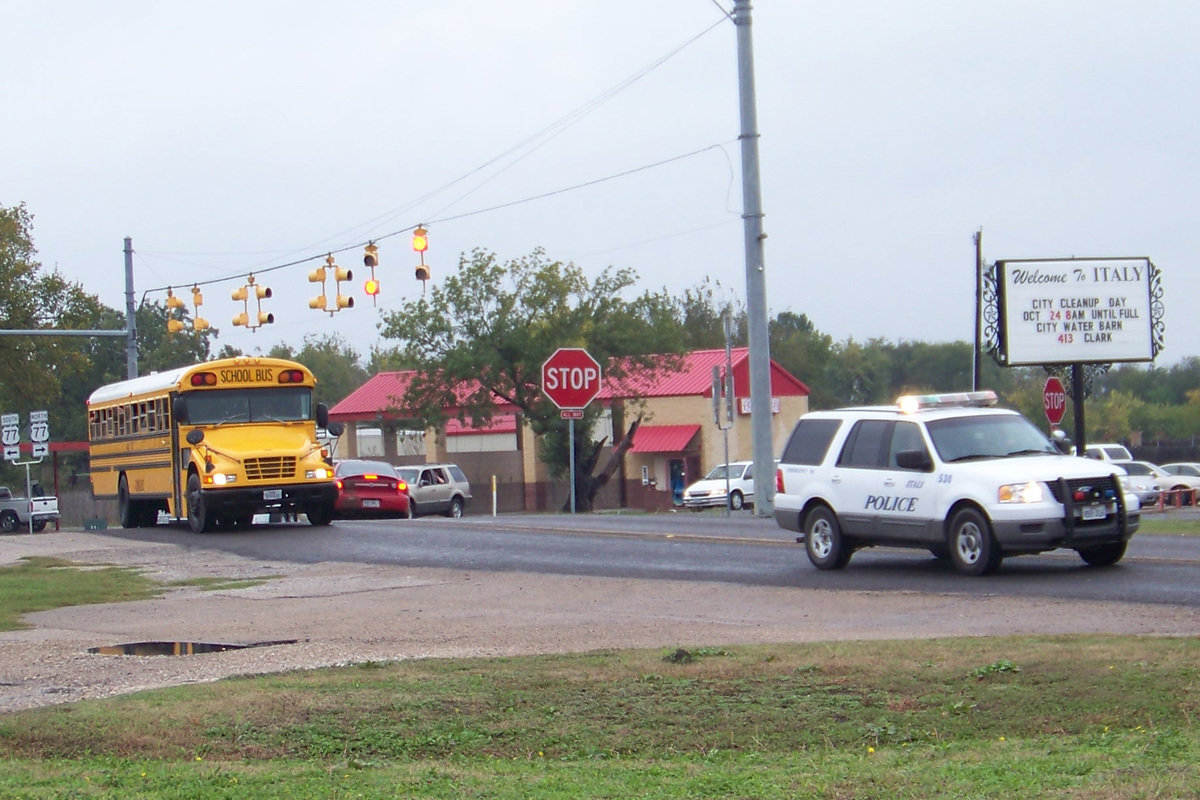 Image: Bus gets escorted — The official police escort into downtown Italy.