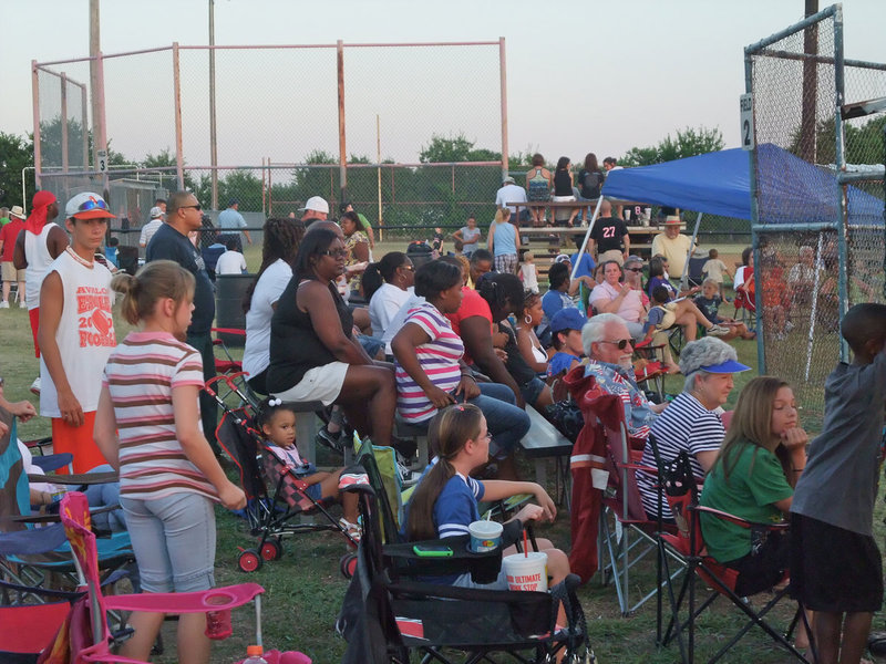 Image: Fan-tastic turnout!