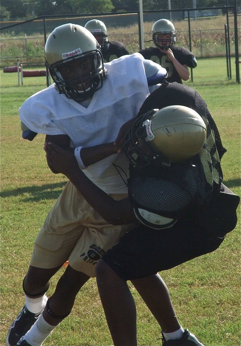 Image: Jasenio breaks tackle