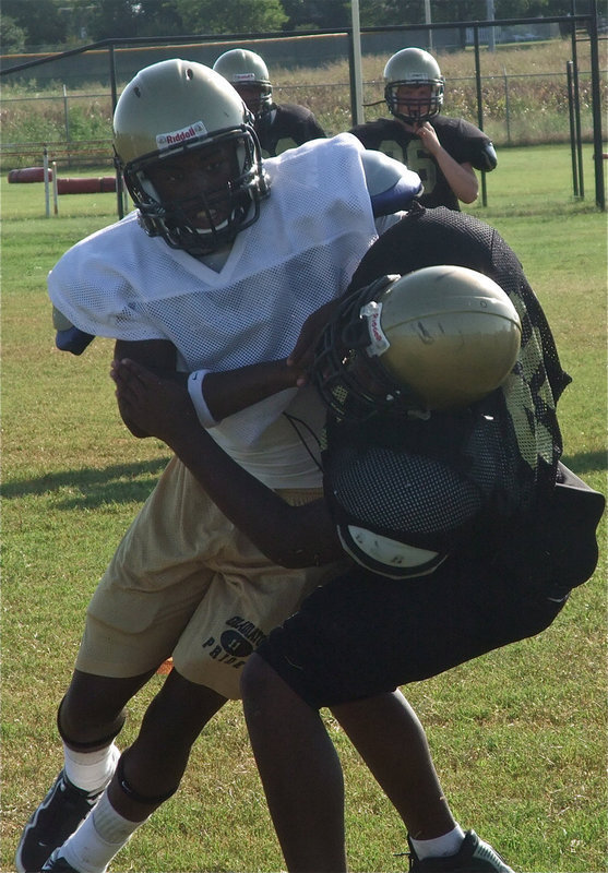 Image: Jasenio breaks tackle