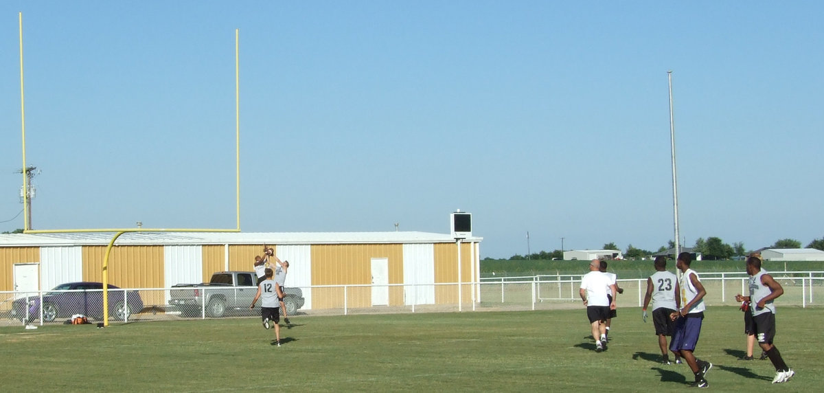 Image: Italy vs. Palmer — A Bulldog and Gladiator vie for the ball in the endzone.