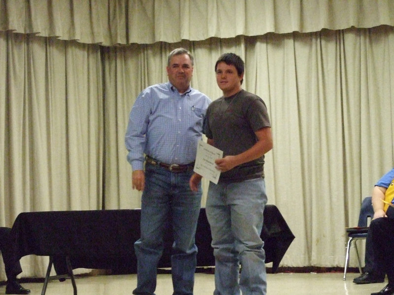 Image: Roy receives award — Tommy Rossa honors Roy Glaspy with a scholarship from Italy Youth Buyers Fund. Glaspy also received a scholarship from Hobb’s Feed & Supply.