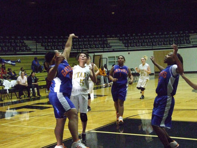 Image: Luna in the lane — Italy’s Lupita Luna floats the ball over a Gateway Gator.