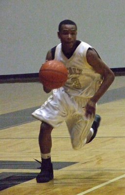 Image: Sephus floors it — Italy’s #3 Deandre Sephus hits the gas to rev-up Italy’s fast break.