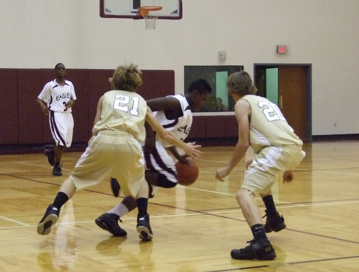 Image: Walton &amp; Campbell — This Eagle didn’t stand a chance against this dynamic duo.