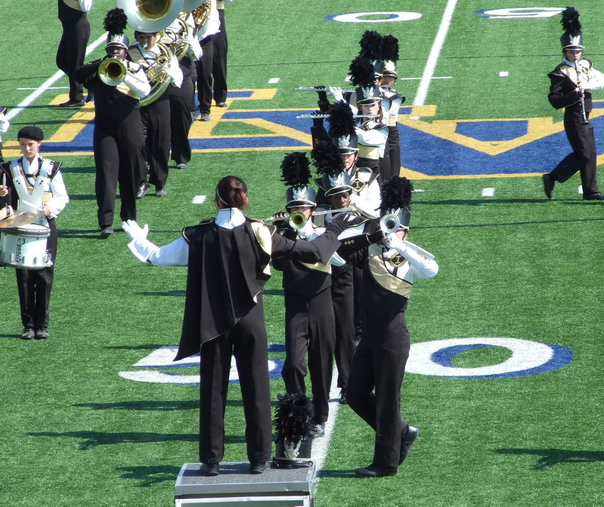 Image: The corner march — With her hips facing left and her shoulders facing front, Madison Washington performs a corner marching technique perfectly.