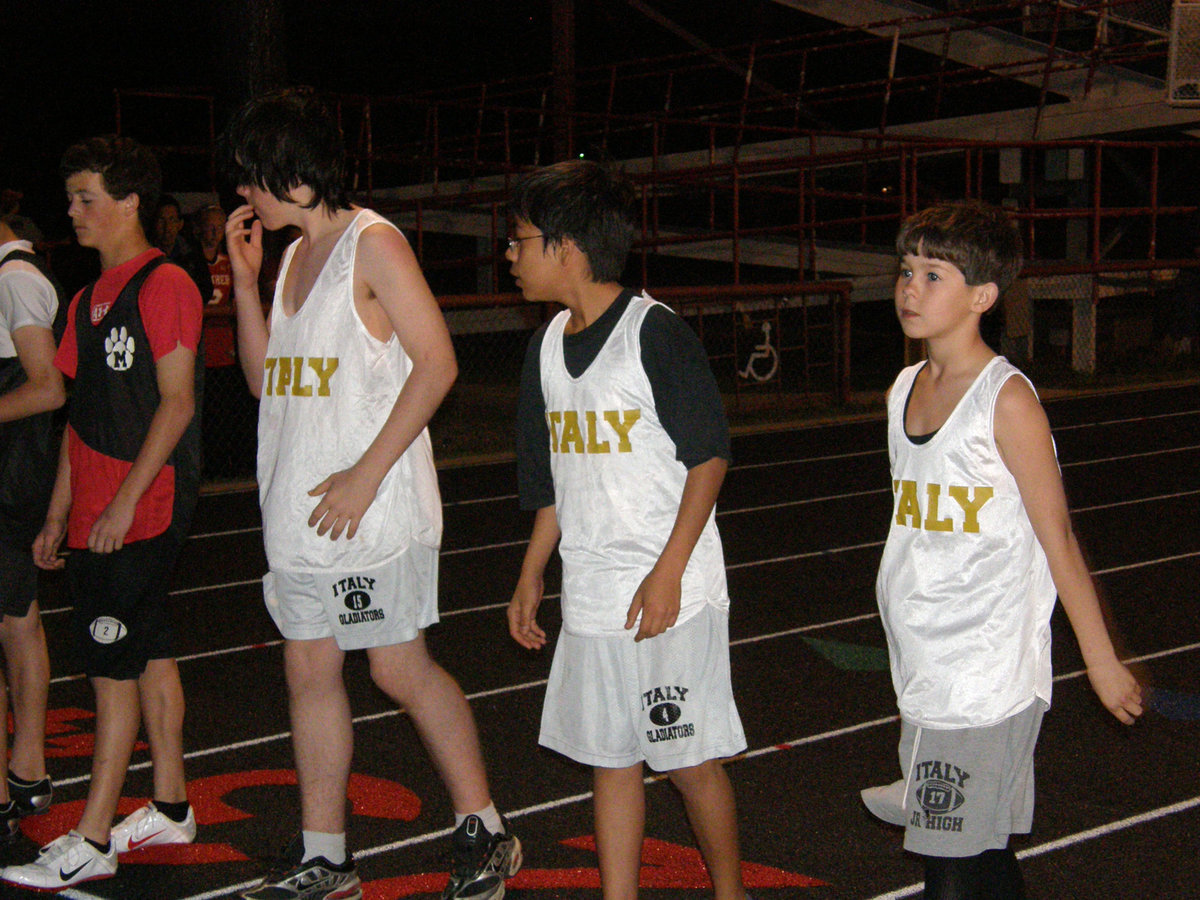 Image: Take your marks — 8th gaders get set.