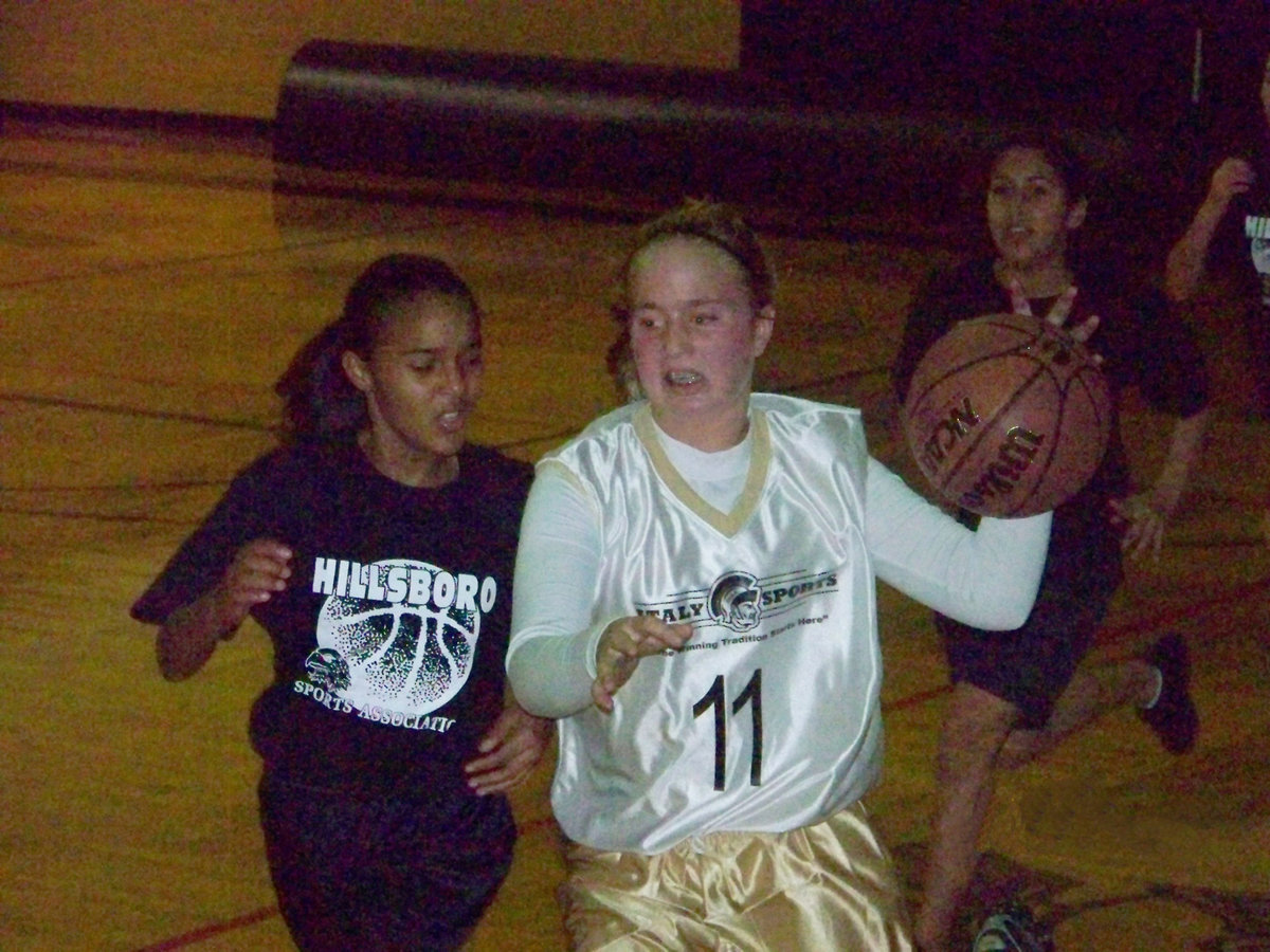 Image: Madison Moves Ball — Italy 23’s Madison Washington #11 dribbles toward a first week win.