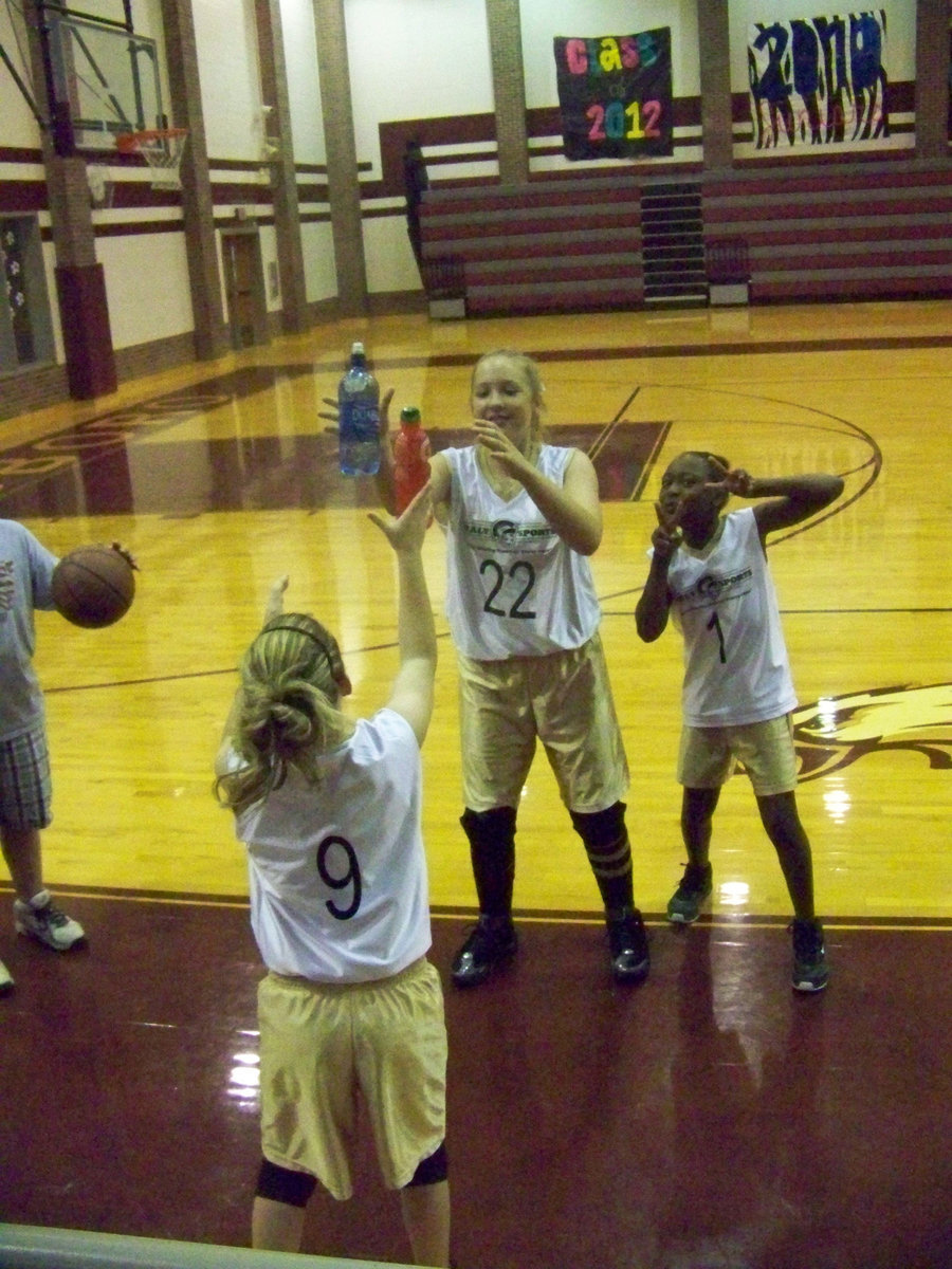 Image: Putting on a show — Italy put on a show as they out performed Hillsboro Red 45-14.