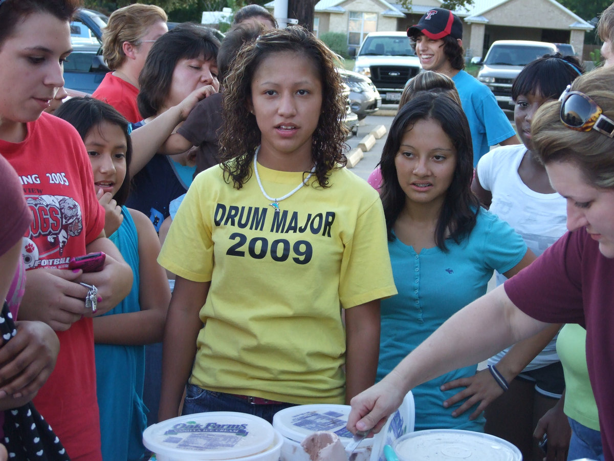 Image: Ice cream for everyone — Jessica and Molly patiently wait their turn.