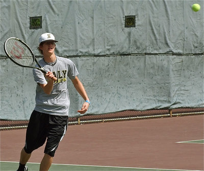 Image: Take that! — Italy’s Jase Holden keeps the volley going.