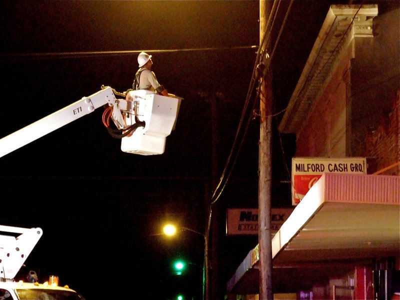 Image: Oncor® on hand — Oncor® arrives on the scene to disconnect the electricity.