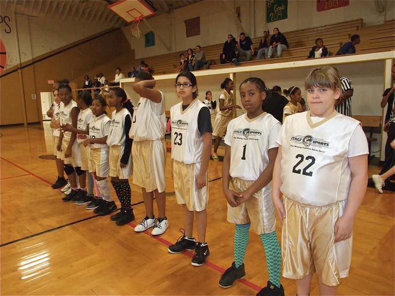 Image: 10-points — Italy 25 earns 10-points before the game after making 10 layups.