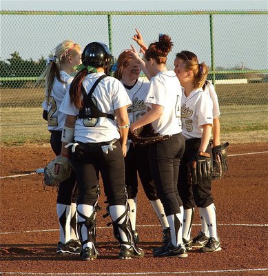 Image: New infield — Italy’s infield has added a couple of new faces this season with Katie Byers at third and Mary Tate at second base. Playing centerfield last time out, Bailey Bumpus has moved to first base for head Coach Jennifer Reeves and played a great opening day game.