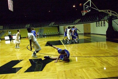 Image: 4-point play — Italy’s T.J. Cockran delivers the big one by nailing the triple and swishing in the and-1 for a rare 4-point play.