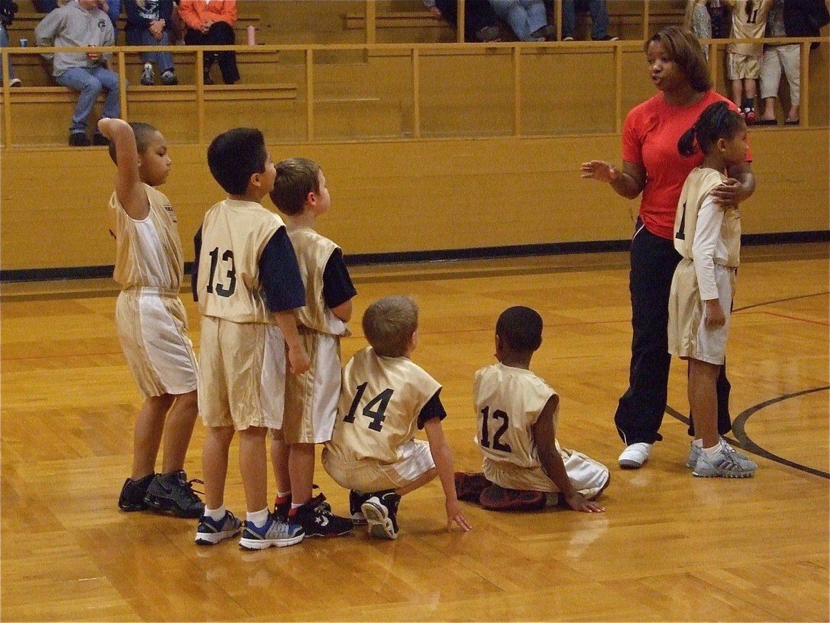 Image: Always learning — Head coach Deloris Harris talks about free throw shooting with the team.