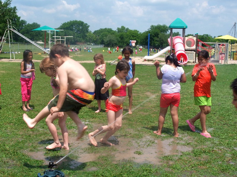 Image: How High Can You Jump — He jumped over the sprinkler!