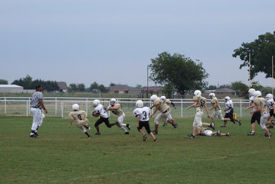 Image: The Italy defense — The Italy defensive line tries to hold Hubbard back.