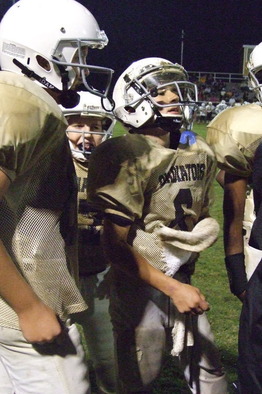 Image: Tony Wooldridge — Wooldridge working with the team on the sidelines.