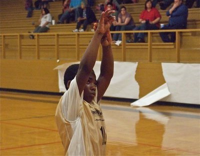 Image: Kendrick at the line — Just a 4th grader, Italy 29’s Kendrick Norwood(10) holds his own amongst 5th and 6th grade competition.