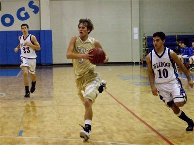Image: Hurry, Jase! — Jase Holden(3) sprints the floor and gets the pass away before the Bulldogs can reach the ball.