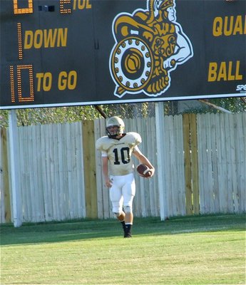 Image: Chase scores — Chase Hamilton(10) scores on Italy’s first offensive play of the game after a 44-yard touchdown run.