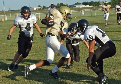 Image: Trevon runs after catch — Italy’s Trevon Robertson(9) gets yards after the catch.