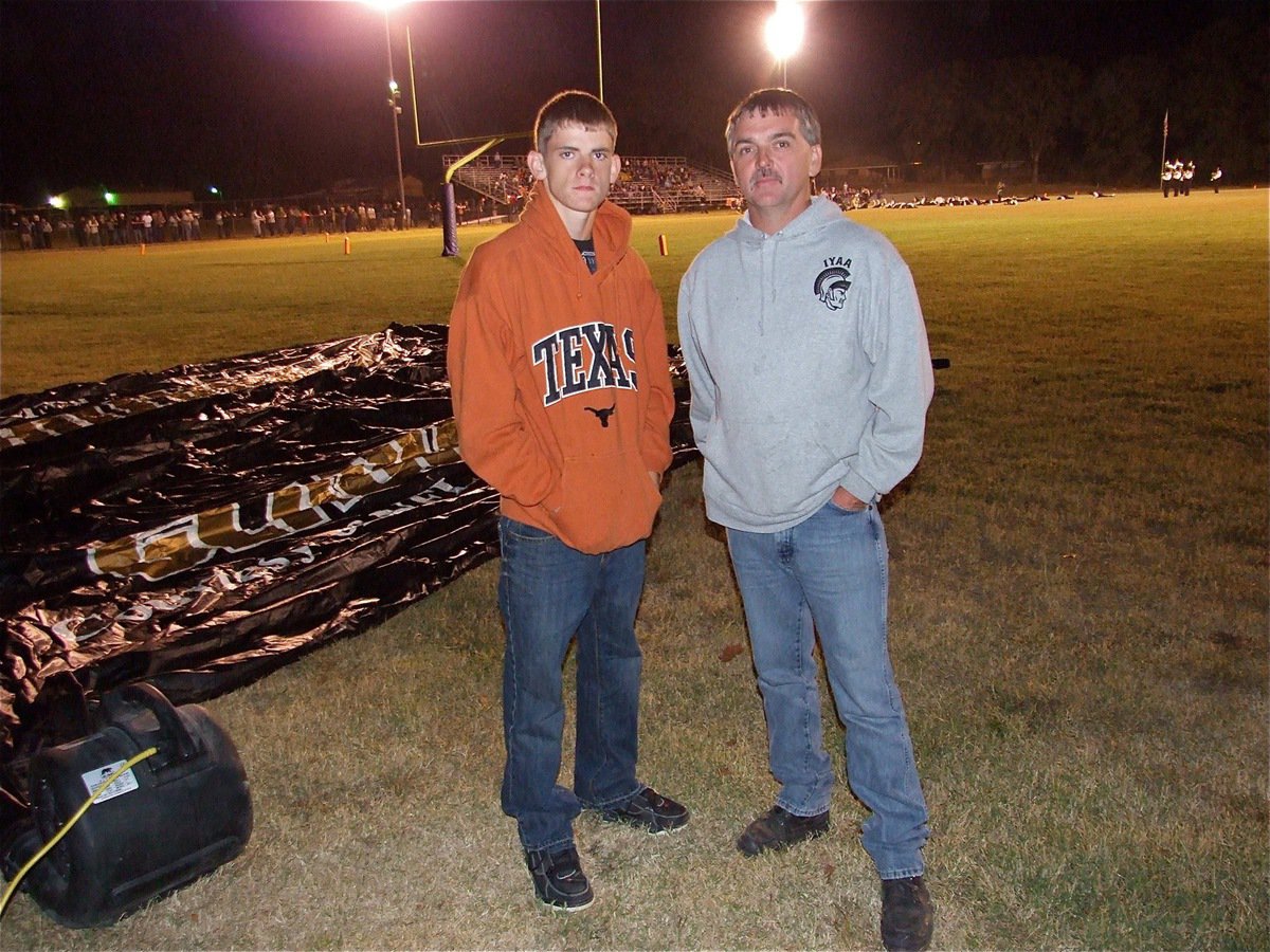 Image: Justin and Gary — Manning the tunnel is IYAA President Gary Wood and his son Justin Wood. Justin plays on Italy’s Junior Varsity team as a freshman.