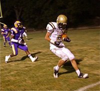 Image: Holden makes the catch — Italy’s Jase Holden(6) secures a touchdown pass from Jasenio Anderson before stepping out of bounds.