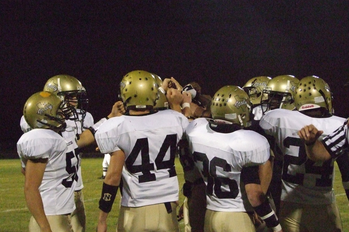 Image: Starting team — Gladiators huddle up to begin.