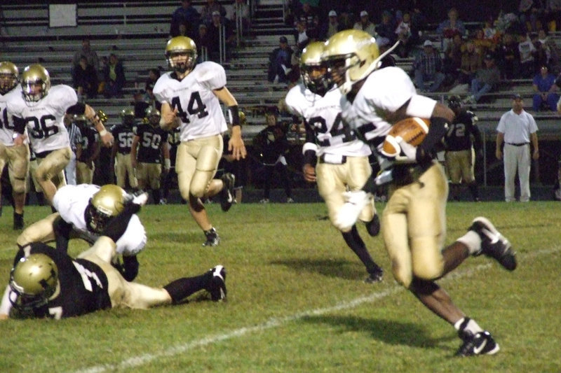 Image: Go Diamond — Diamond Rodgers running for more yardage.