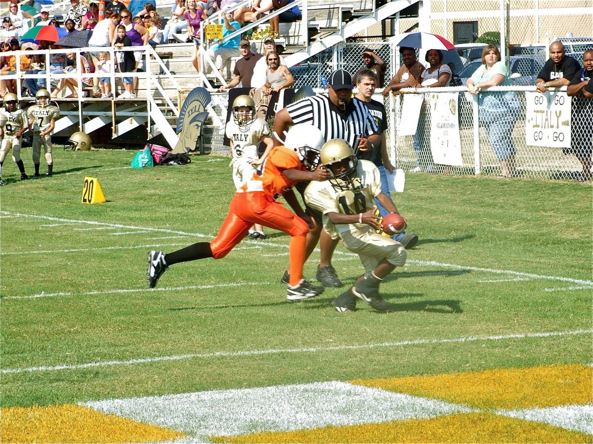 Image: Italy’s Taron Smith scores despite being face masked on the play — Minor (3rd &amp; 4th) grade quarterback Taron Smith(10) dives for 6-points during his team’s homecoming game against the Ferris Yellowjackets. Italy’s Minor team won the contest 24-14.