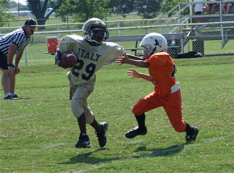 Image: Christian Cole breaks — Italy’s Christian Cole(29) stiff arms a Ferris defender on his way to a nice gain.
