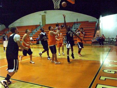 Image: Zero scores two — De’Andre Sephus(0) drives the baseline and floats in 2-points as teammates Ryan Ashcraft and Larry Mayberry(50) rush in for the rebound.