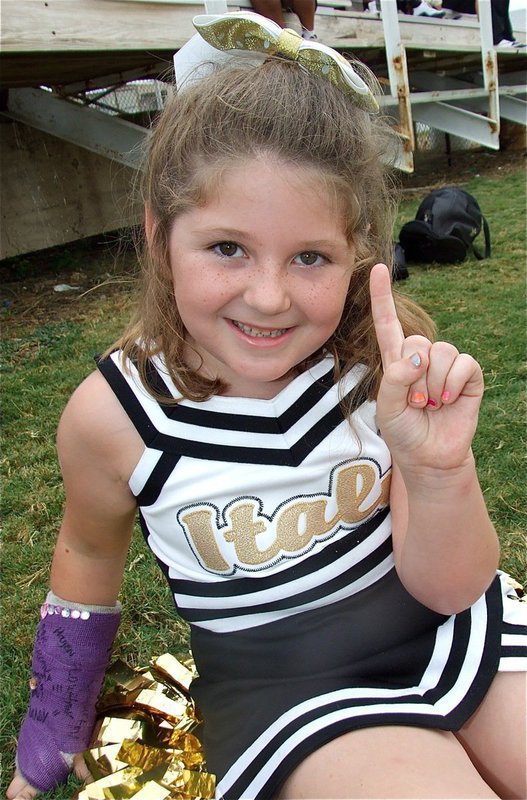 Image: Kammie Magness — Kammie still has one good hand.