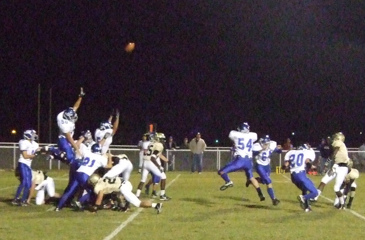 Image: Wortham tries to block — Anderson kicks and scores again.