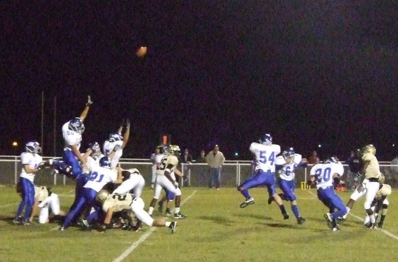 Image: Wortham tries to block — Anderson kicks and scores again.