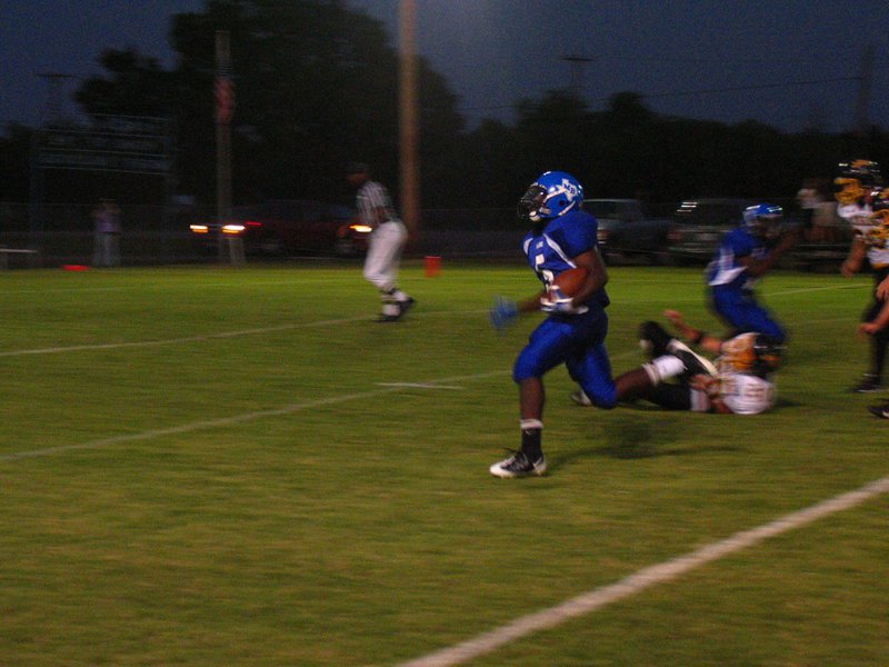 Image: Bulldogs runner breaks loose