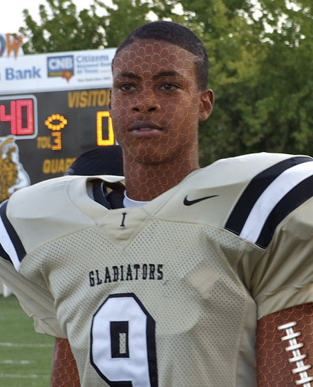 Image: Be the ball — Receiver Devonta Simmons(9) will try to blend with ball against Palmer on Friday.