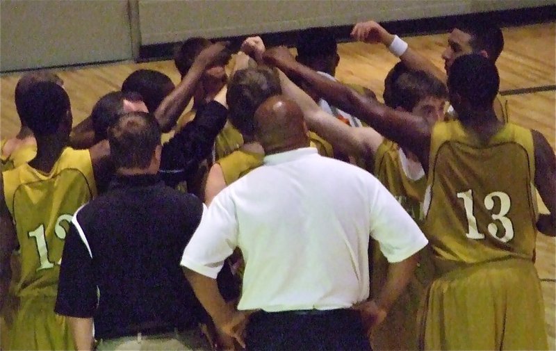 Image: Closing in — Italy huddles in the 4th quarter in anticipation of becoming district champions.